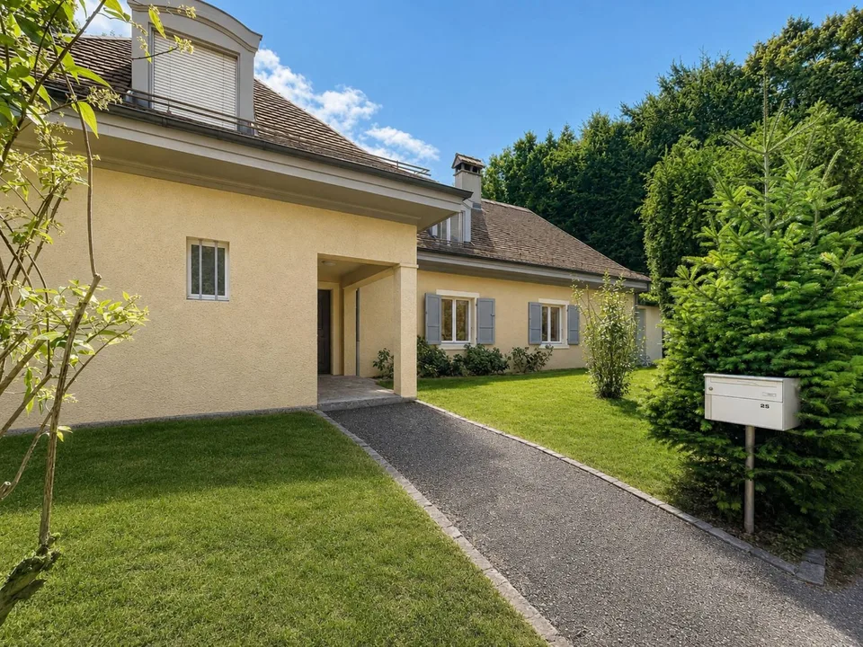 Exceptional family property, in the heart of a Lausanne green setting
