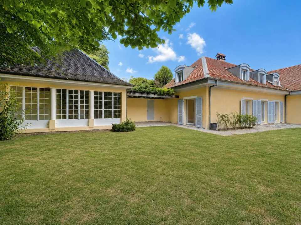 Exceptional family property, in the heart of a Lausanne green setting