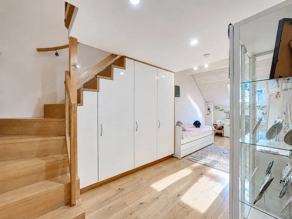 Villa mitoyenne aux volumes généreux avec studio indépendant