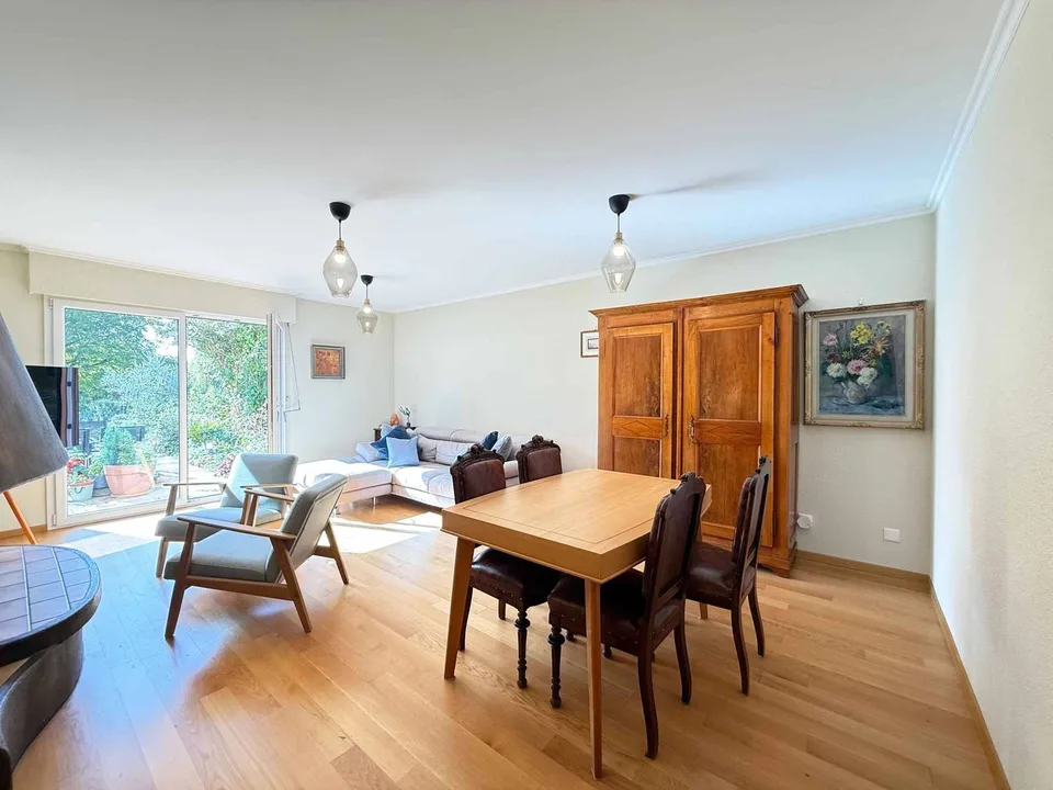 Familienvilla renoviert, eigenes Studio und Garten von 1'260 m²