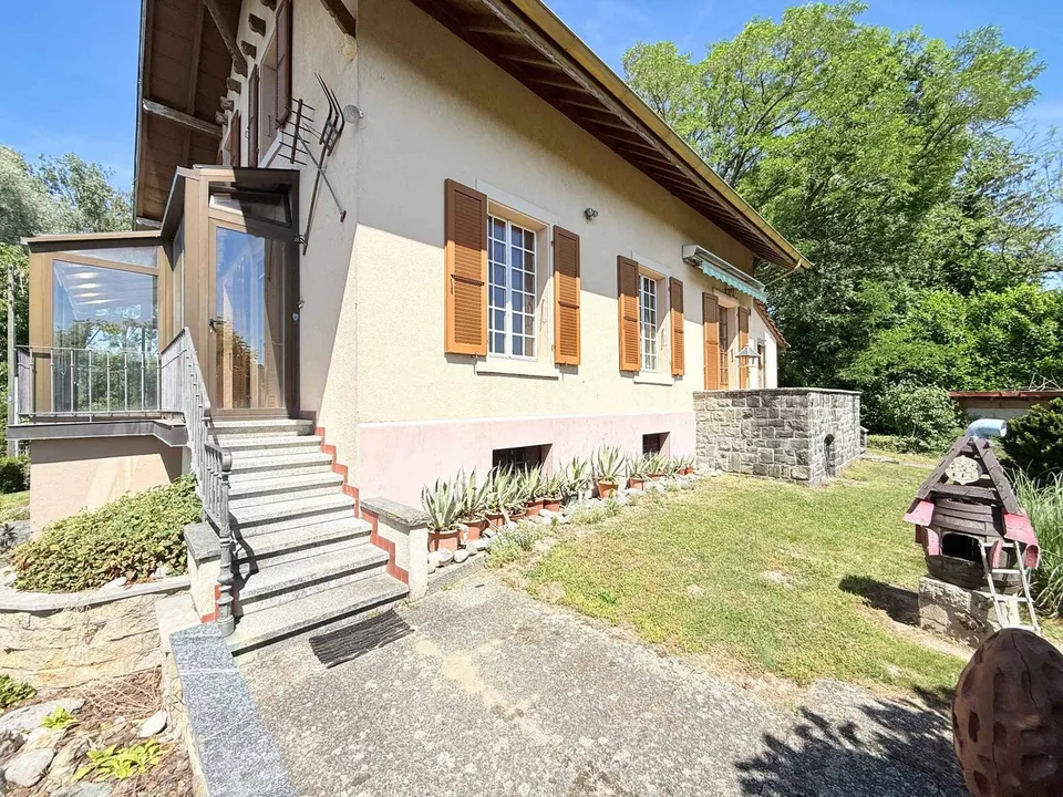 Maison de caractère avec grand jardin, à deux pas du lac de Neuchâtel