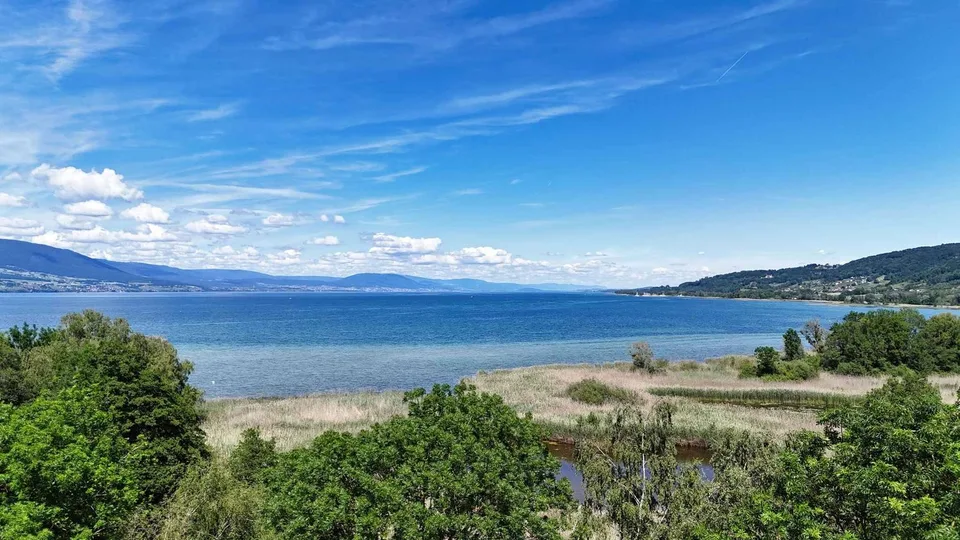 Maison de caractère avec grand jardin, à deux pas du lac de Neuchâtel
