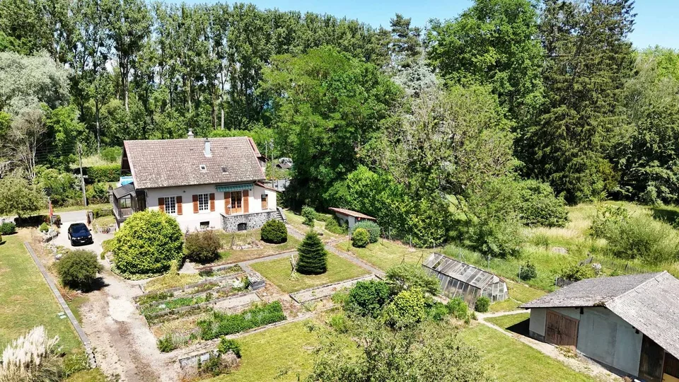 Maison de caractère avec grand jardin, à deux pas du lac de Neuchâtel