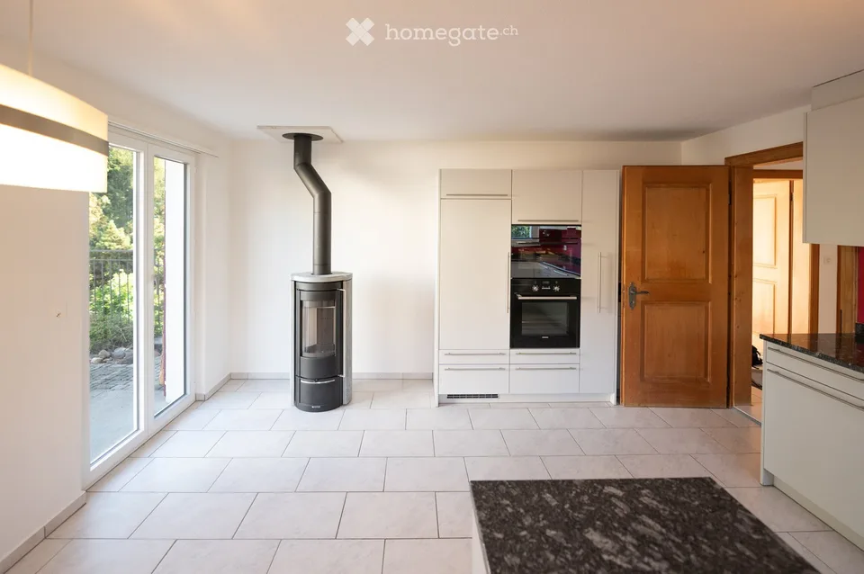 Freistehendes 5.5-Zimmer-Einfamilienhaus mit Galerie und herrlicher Berg- und Seesicht