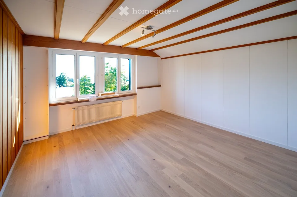Freistehendes 5.5-Zimmer-Einfamilienhaus mit Galerie und herrlicher Berg- und Seesicht