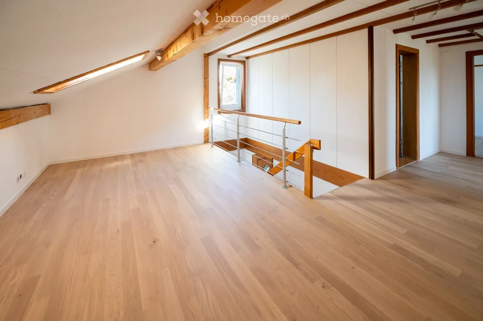 Freistehendes 5.5-Zimmer-Einfamilienhaus mit Galerie und herrlicher Berg- und Seesicht