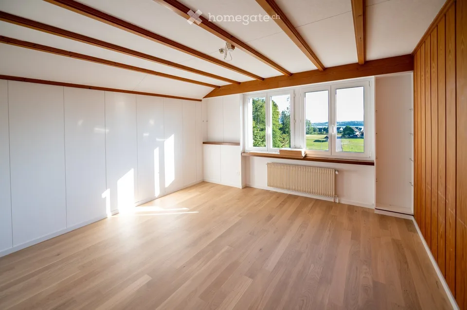 Freistehendes 5.5-Zimmer-Einfamilienhaus mit Galerie und herrlicher Berg- und Seesicht