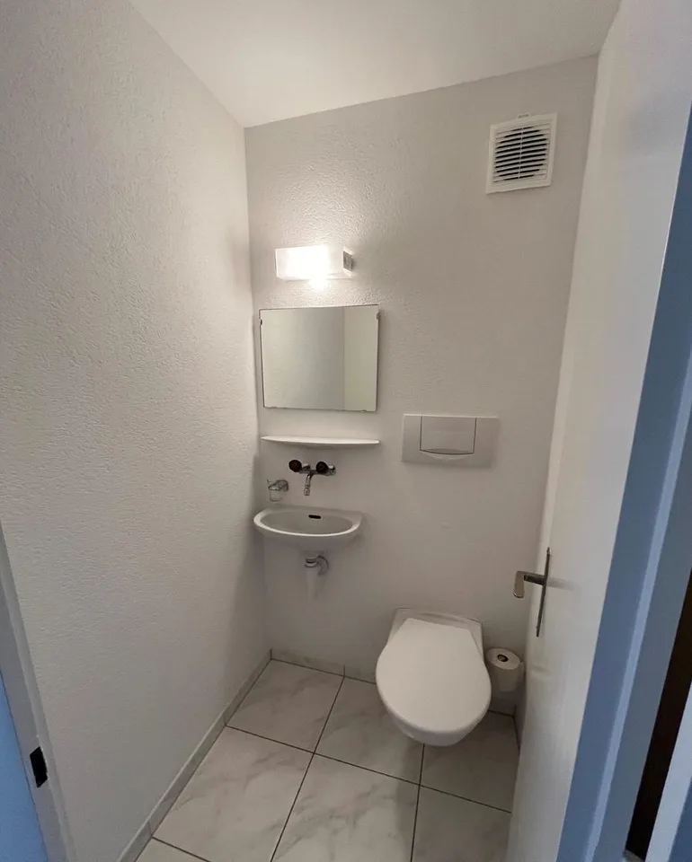 Bright 4.5-room apartment with spacious balcony in central location in Ipsach