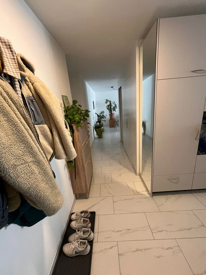 Bright 4.5-room apartment with spacious balcony in central location in Ipsach