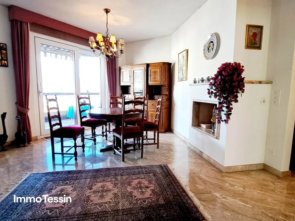 GELEGENHEIT: Luxuswohnung an top Lage mit Pool & Seesicht über Lugano auf den Lago Lugano