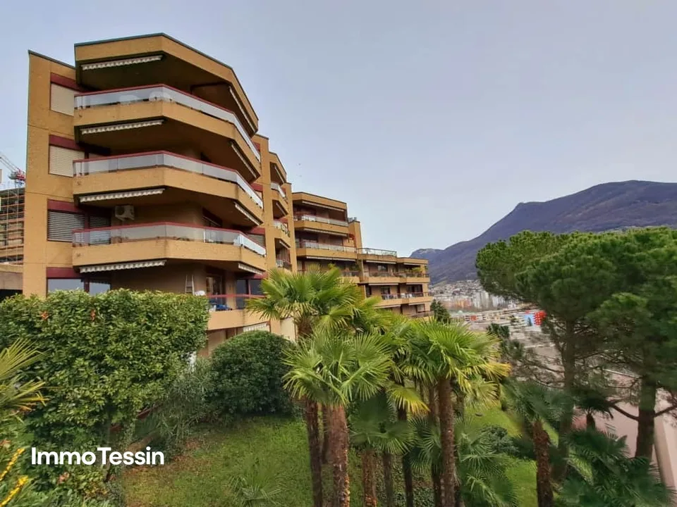 GELEGENHEIT: Luxuswohnung an top Lage mit Pool & Seesicht über Lugano auf den Lago Lugano