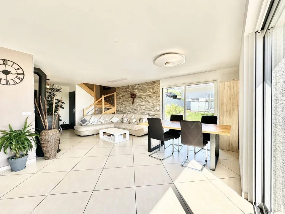 Moderne Villa mit eigenem Studio und herrlichem Blick!!!