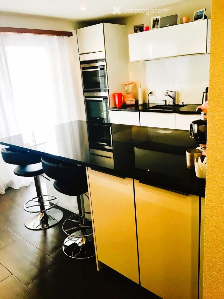 Charmantes 5-Zimmer-Reihenhaus mit Dachterrasse und Doppelgarage in Wilchingen – Foto 5 von 14