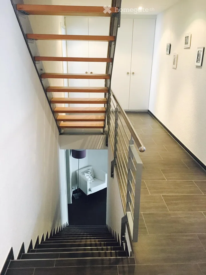 Charmantes 5-Zimmer-Reihenhaus mit Dachterrasse und Doppelgarage in Wilchingen – Foto 7 von 14