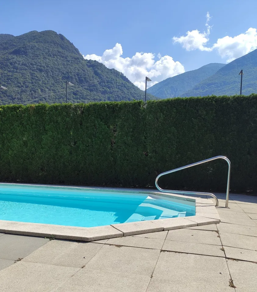 Splendido attico di 5.5 locali con piscina ad Arbedo-Castione