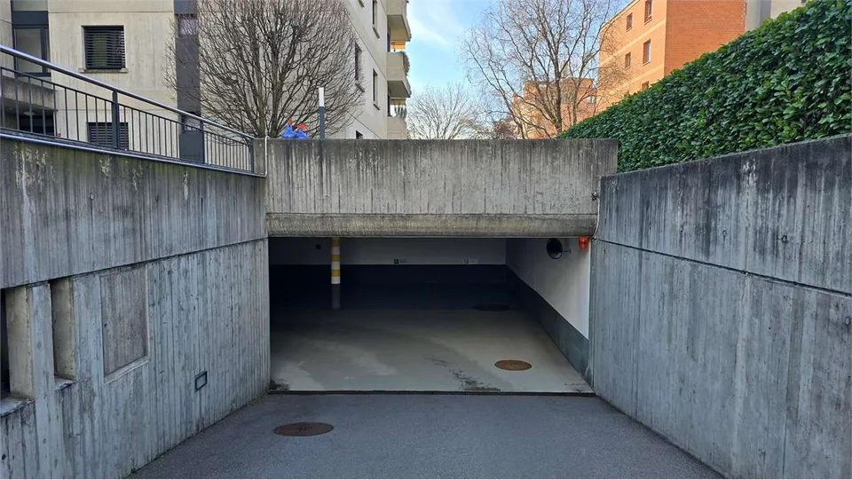 Caslano Via Stazione - 2 Parking Spaces in Garage