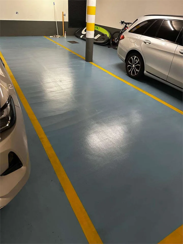 Caslano Via Stazione - 2 Parking Spaces in Garage