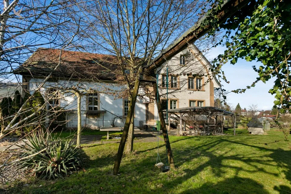 Aussergewöhnliches Einfamilienhaus (ehemaliges Kirchlein) an ruhiger Lage mit viel Entwicklungspotenzial (Mehrgenerationenhaus möglich)