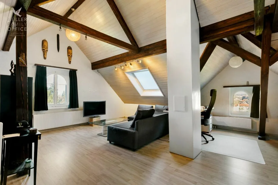 Aussergewöhnliches Einfamilienhaus (ehemaliges Kirchlein) an ruhiger Lage mit viel Entwicklungspotenzial (Mehrgenerationenhaus möglich)