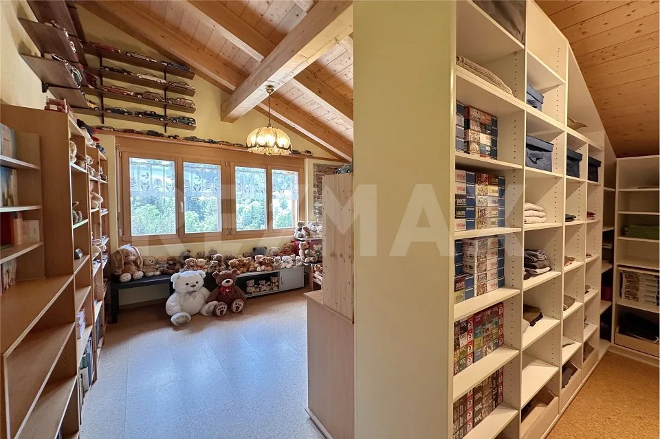 Viel Haus fürs Geld - 7½ Zimmer mit Nebengebäude, nur 17 km von Spiez