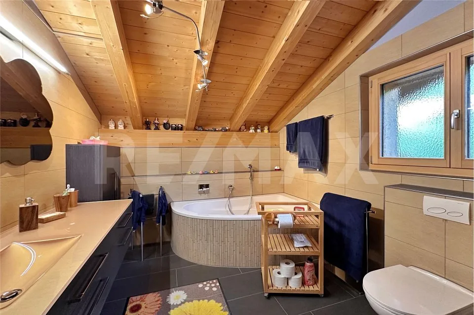 Viel Haus fürs Geld - 7½ Zimmer mit Nebengebäude, nur 17 km von Spiez