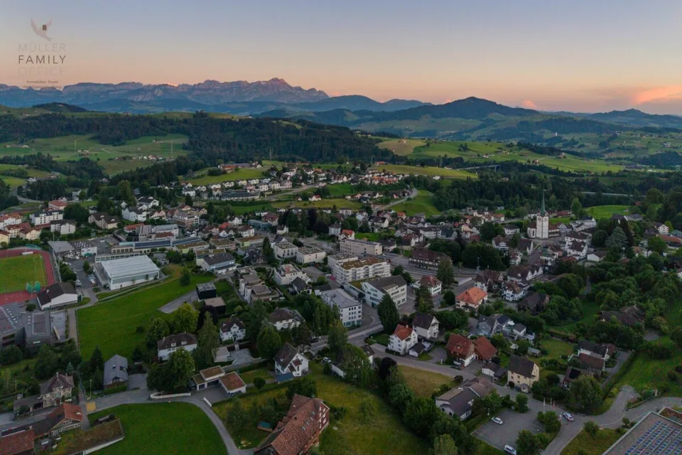 Exklusive 5 1/2 Zimmer-Maisonette-Attikawohnung mit Alpsteinblick und Aussenpool im Miteigentum