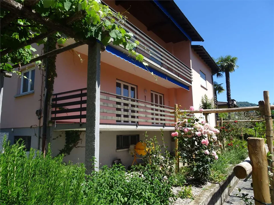 Comano - Prächtiges und großes 5-Zimmer-Haus in einem Doppelhaus mit Garten