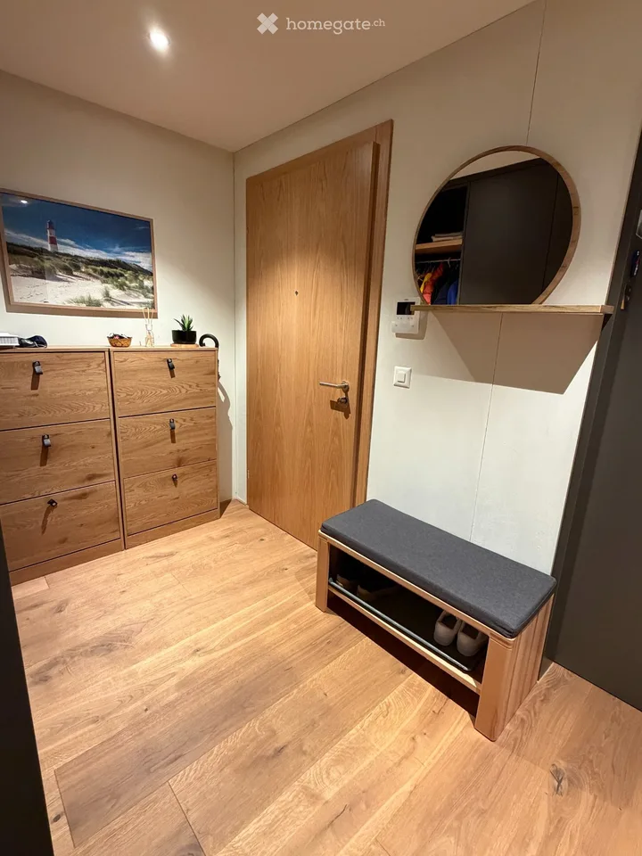 Exclusive 4.5-room family apartment with lake view