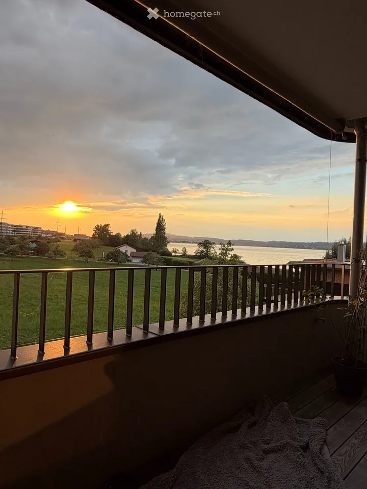 Exclusive 4.5-room family apartment with lake view