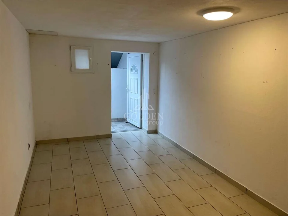 Lokale Gewerbefläche/Lager in Taverne zur Miete