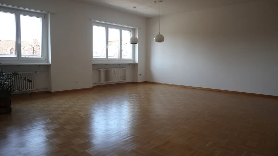 A renovated 3-room apartment directly at the barracks