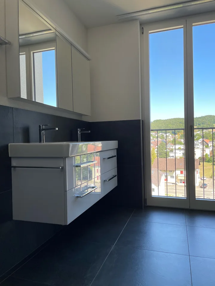 WOHNUNG MIT FANTASTISCHER AUSSICHT UND BALKON