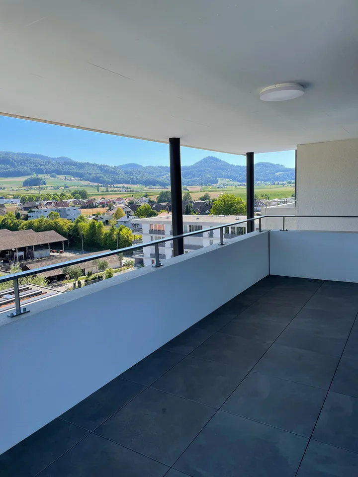 WOHNUNG MIT FANTASTISCHER AUSSICHT UND BALKON