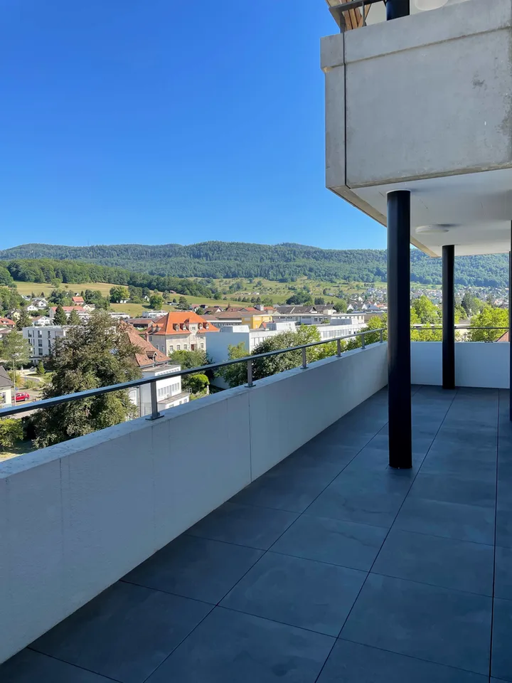 WOHNUNG MIT FANTASTISCHER AUSSICHT UND BALKON