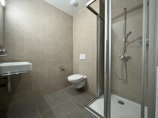 Appartamento moderno di 4,5 locali con balcone 108 m2 – foto 8 di 9