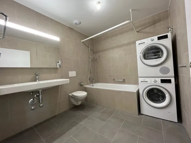 Appartamento moderno di 4,5 locali con balcone 108 m2 – foto 7 di 9