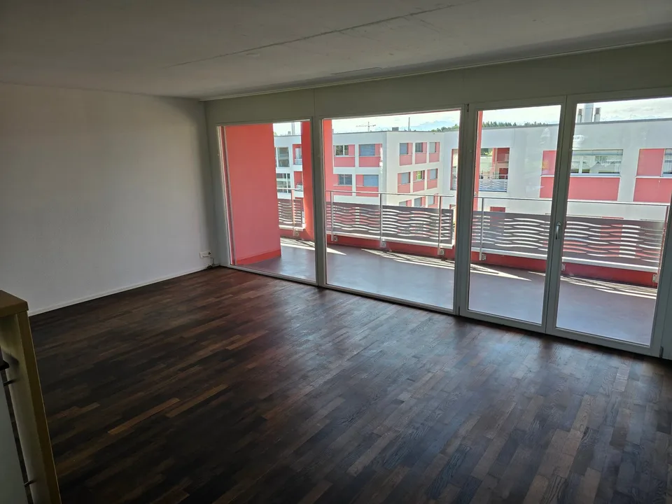 Modern 2.5-room apartment with balcony and Minergie certificate in Volketswil