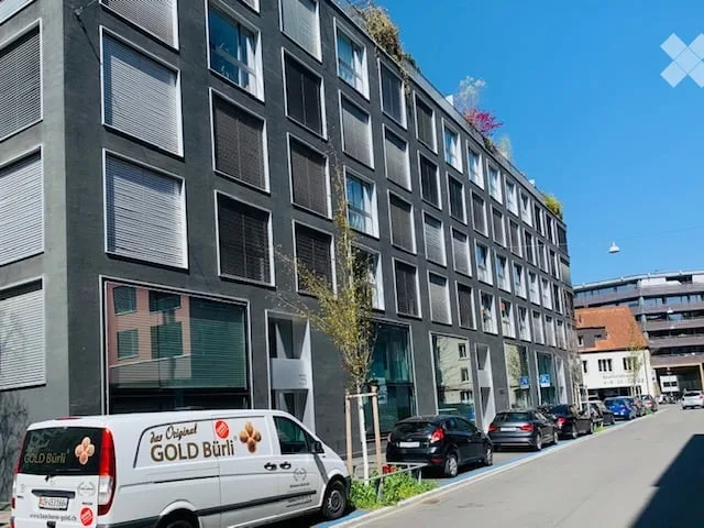 Einstellhallenplatz mit Ladestation, nahe Sihlcity