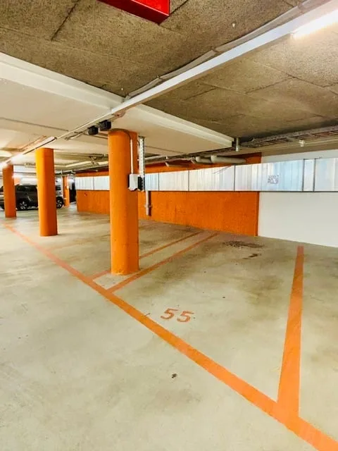 Place de parking avec borne de recharge, près de Sihlcity