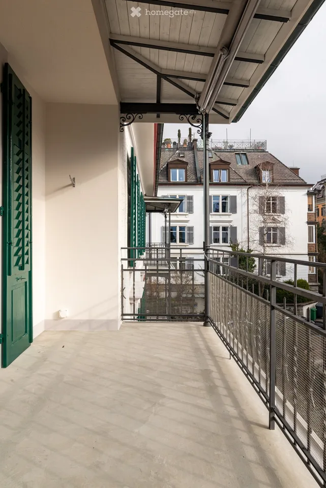 Appartement Art Nouveau rénové de 3,5 pièces avec charme dans un quartier calme