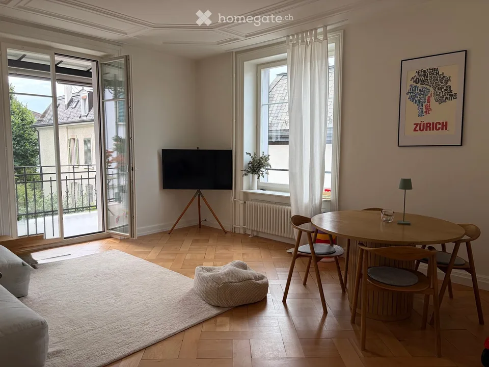 Appartement Art Nouveau rénové de 3,5 pièces avec charme dans un quartier calme