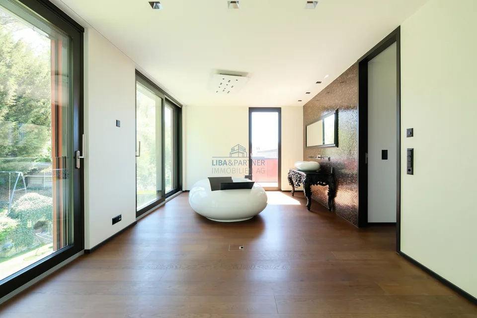 Bruderholz: Exklusive Design-Attikawohnung mit Panoramablick