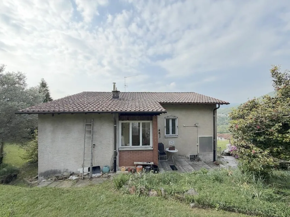 Haus mit Einliegerwohnung und Seesicht Casa con appartamento indipendente e vista lago.