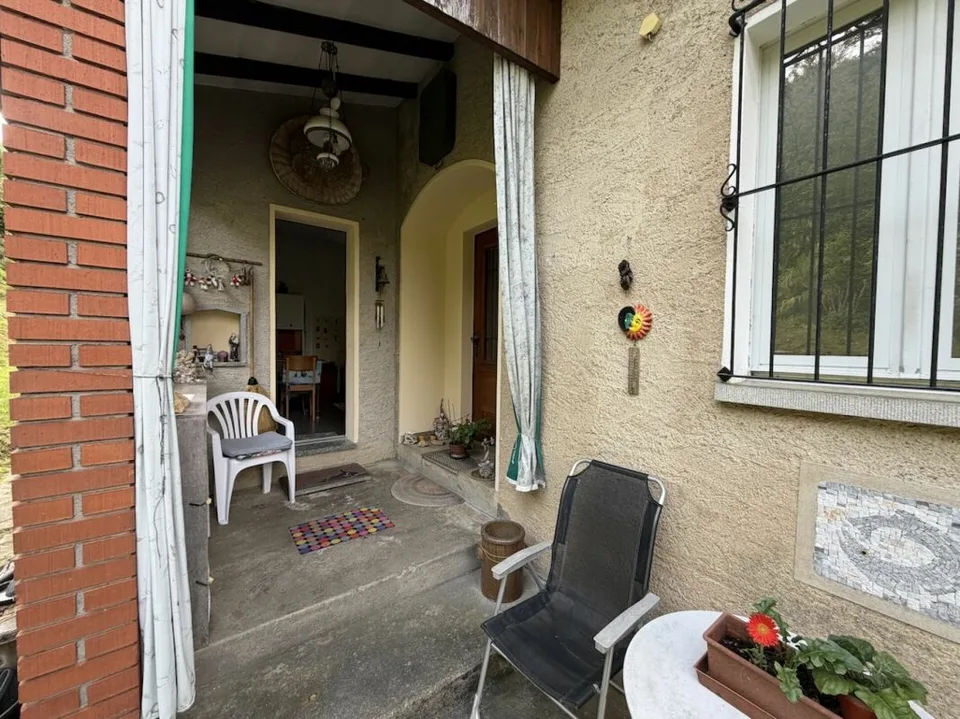 Haus mit Einliegerwohnung und Seesicht Casa con appartamento indipendente e vista lago.
