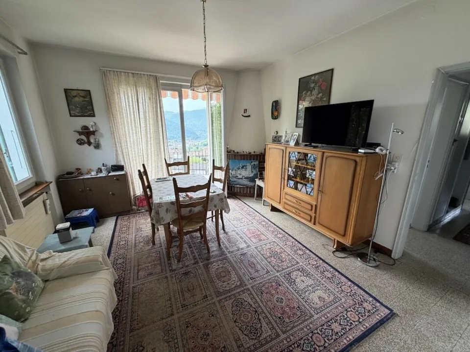 Haus mit Einliegerwohnung und Seesicht Casa con appartamento indipendente e vista lago.