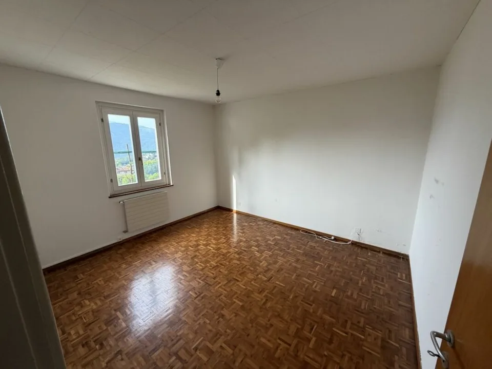 Haus mit Einliegerwohnung und Seesicht Casa con appartamento indipendente e vista lago.