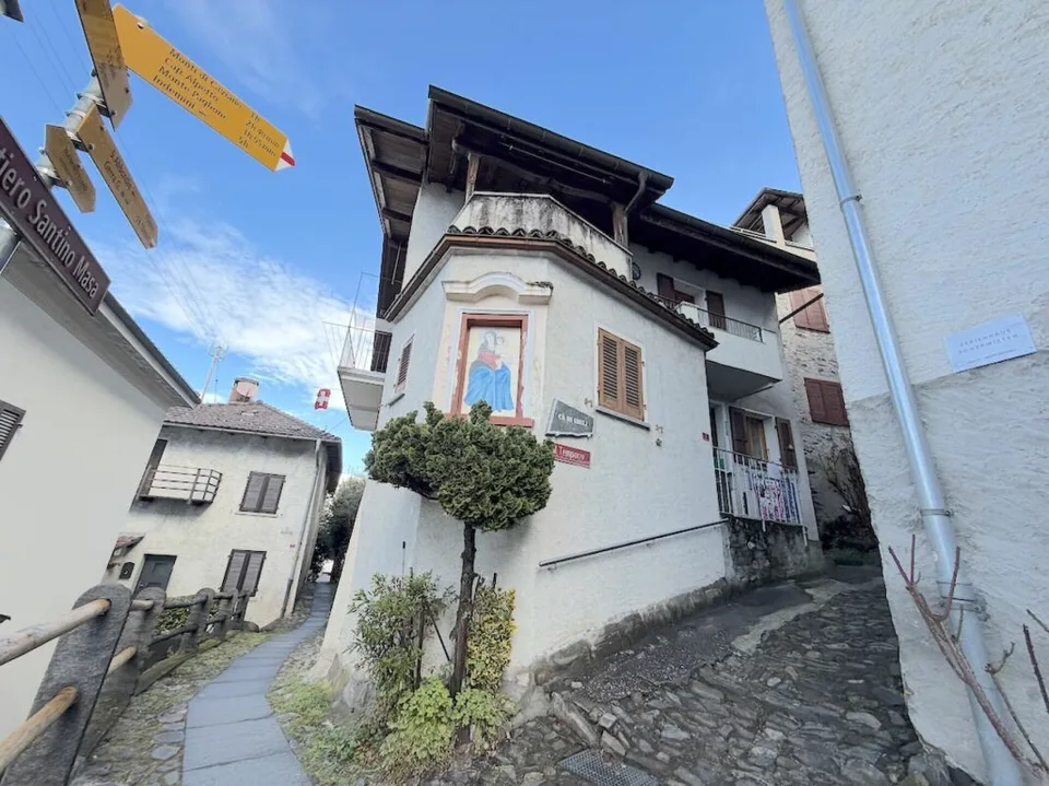 Ruhiges EFH 5 Zimmer mit Seesicht und vielen Kellern Tranquilla casa indipendente con 5 locali, vista lago e numerose cantine