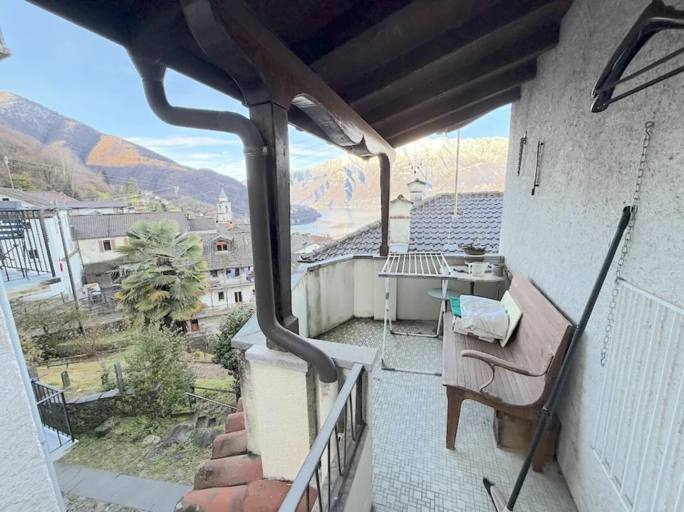 Ruhiges EFH 5 Zimmer mit Seesicht und vielen Kellern Tranquilla casa indipendente con 5 locali, vista lago e numerose cantine