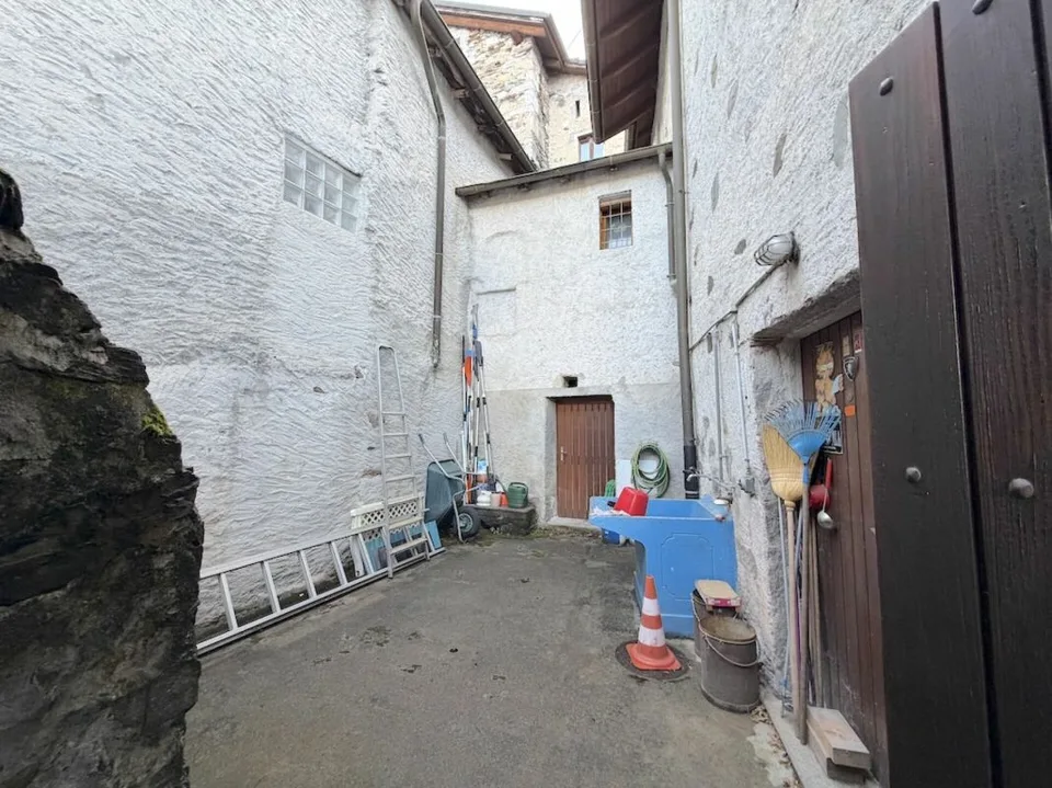 Ruhiges EFH 5 Zimmer mit Seesicht und vielen Kellern Tranquilla casa indipendente con 5 locali, vista lago e numerose cantine
