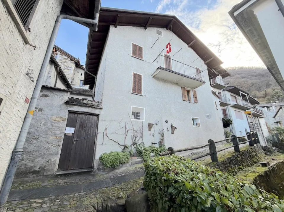 Ruhiges EFH 5 Zimmer mit Seesicht und vielen Kellern Tranquilla casa indipendente con 5 locali, vista lago e numerose cantine